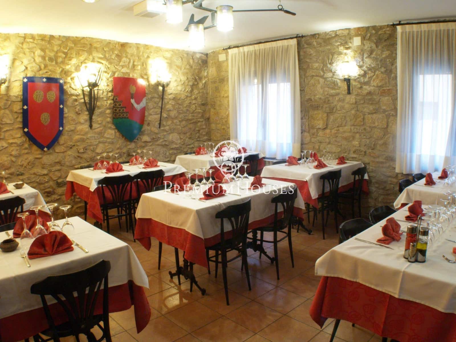 14 bedroom Hotel for sale in Montblanc - € 975,000 (Ref: 9591579)