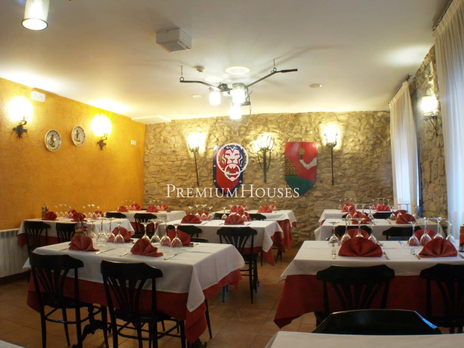 14 bedroom Hotel for sale in Montblanc - € 975,000 (Ref: 9591579)