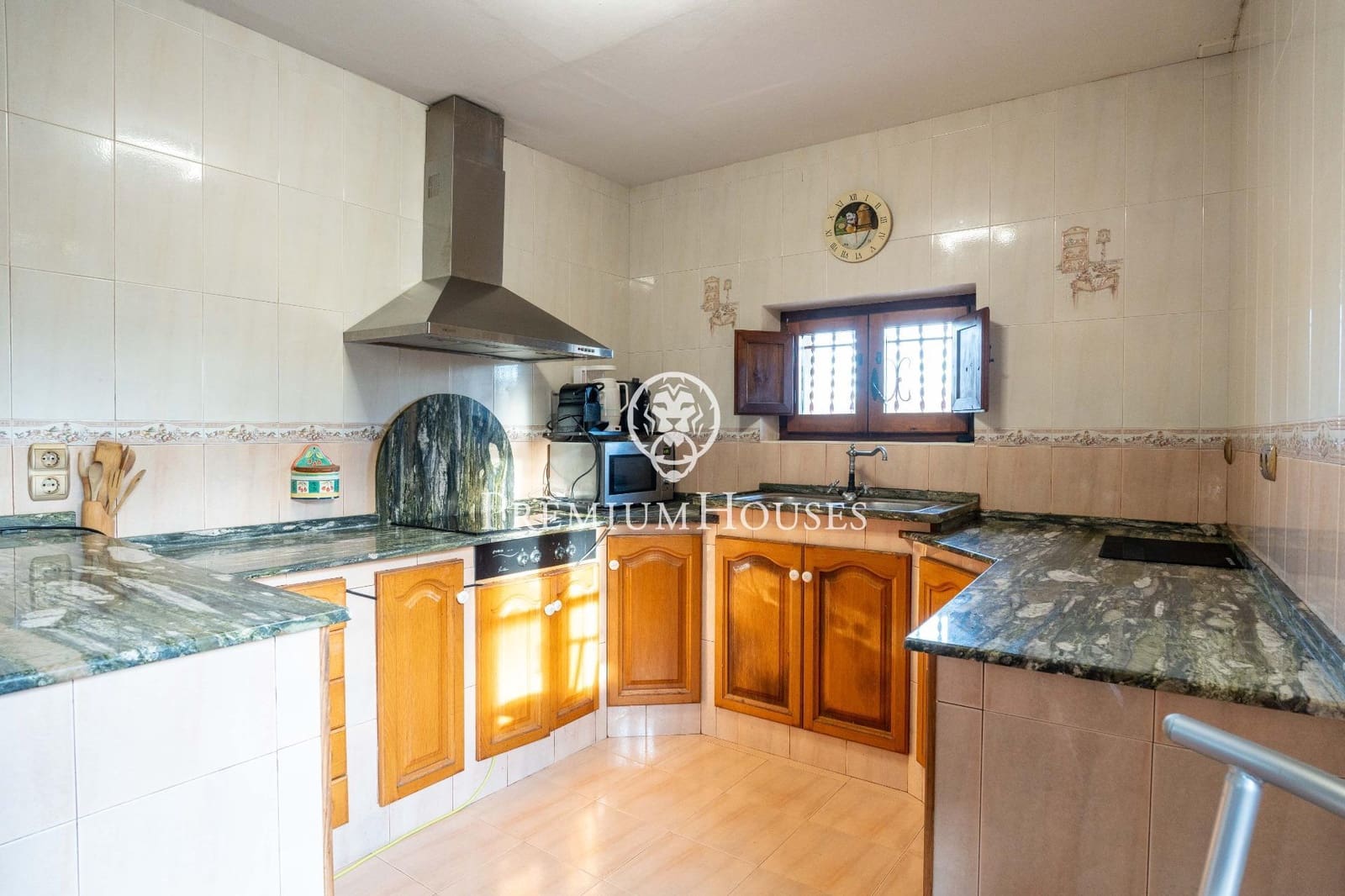 5 bedroom Finca/Country House for sale in Valls with garage - € 390,000 (Ref: 9616086)