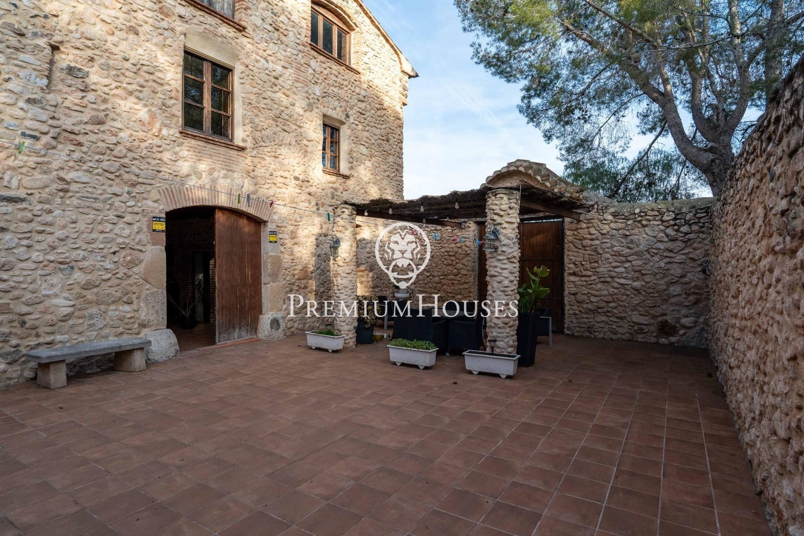 5 bedroom Finca/Country House for sale in Valls with garage - € 390,000 (Ref: 9616086)