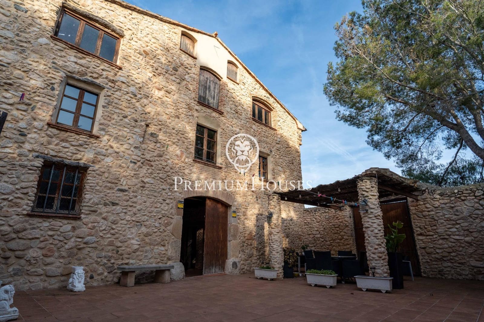 5 bedroom Finca/Country House for sale in Valls with garage - € 390,000 (Ref: 9616086)