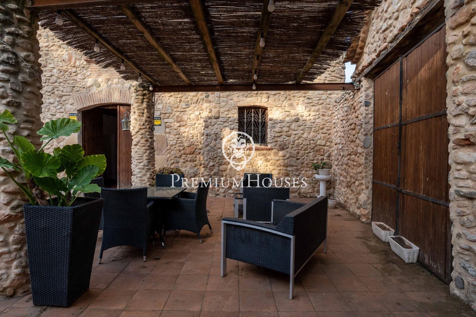 5 bedroom Finca/Country House for sale in Valls with garage - € 390,000 (Ref: 9616086)