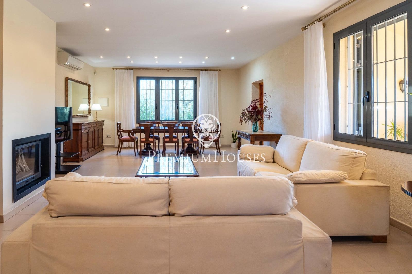 Finca/Casa Rural de 4 habitaciones en Roda de Barà en venta - 1.200.000 € (Ref: 9637802)