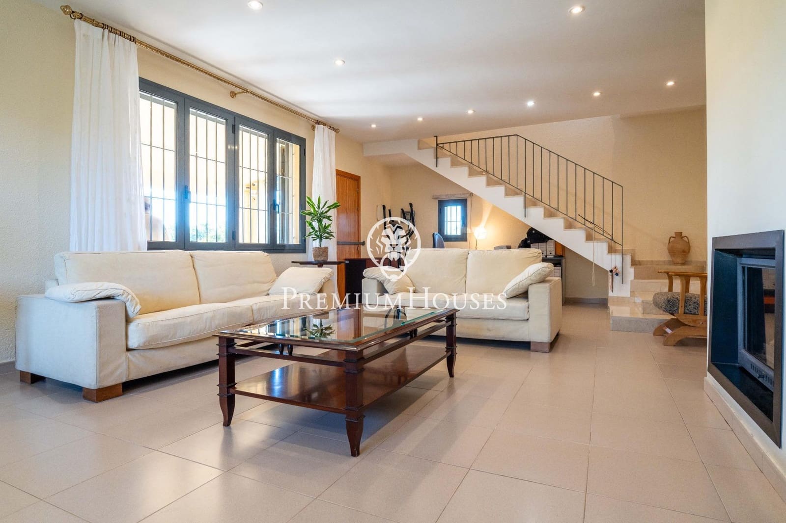 Finca/Casa Rural de 4 habitaciones en Roda de Barà en venta - 1.200.000 € (Ref: 9637802)