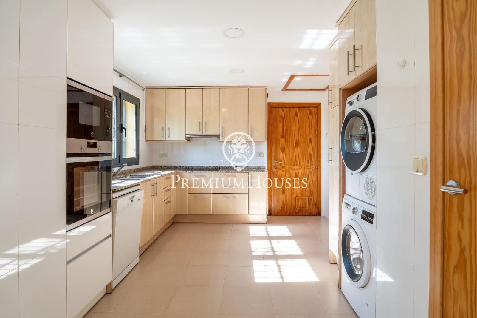 Finca/Casa Rural de 4 habitaciones en Roda de Barà en venta - 1.200.000 € (Ref: 9637802)