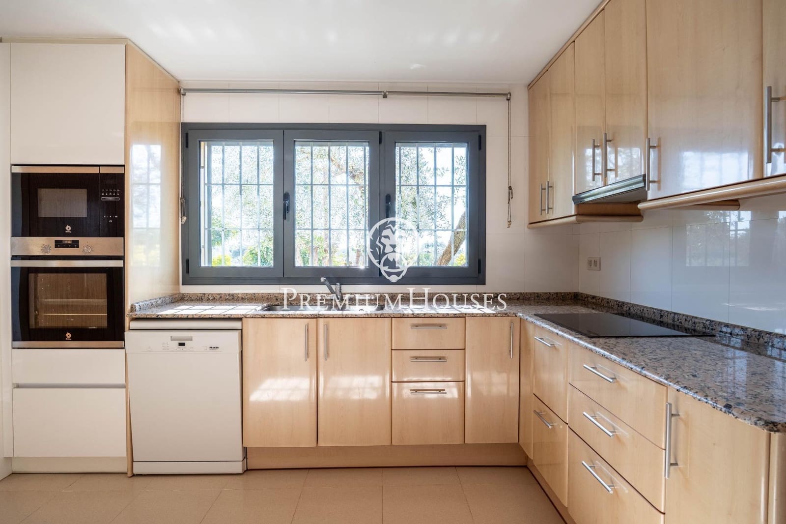 Finca/Casa Rural de 4 habitaciones en Roda de Barà en venta - 1.200.000 € (Ref: 9637802)