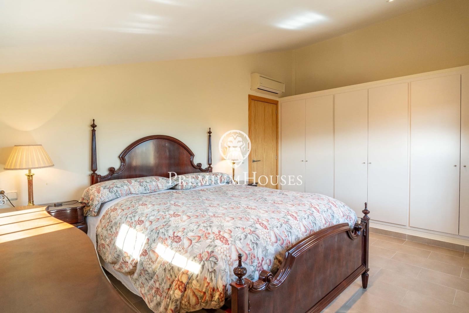 Finca/Casa Rural de 4 habitaciones en Roda de Barà en venta - 1.200.000 € (Ref: 9637802)