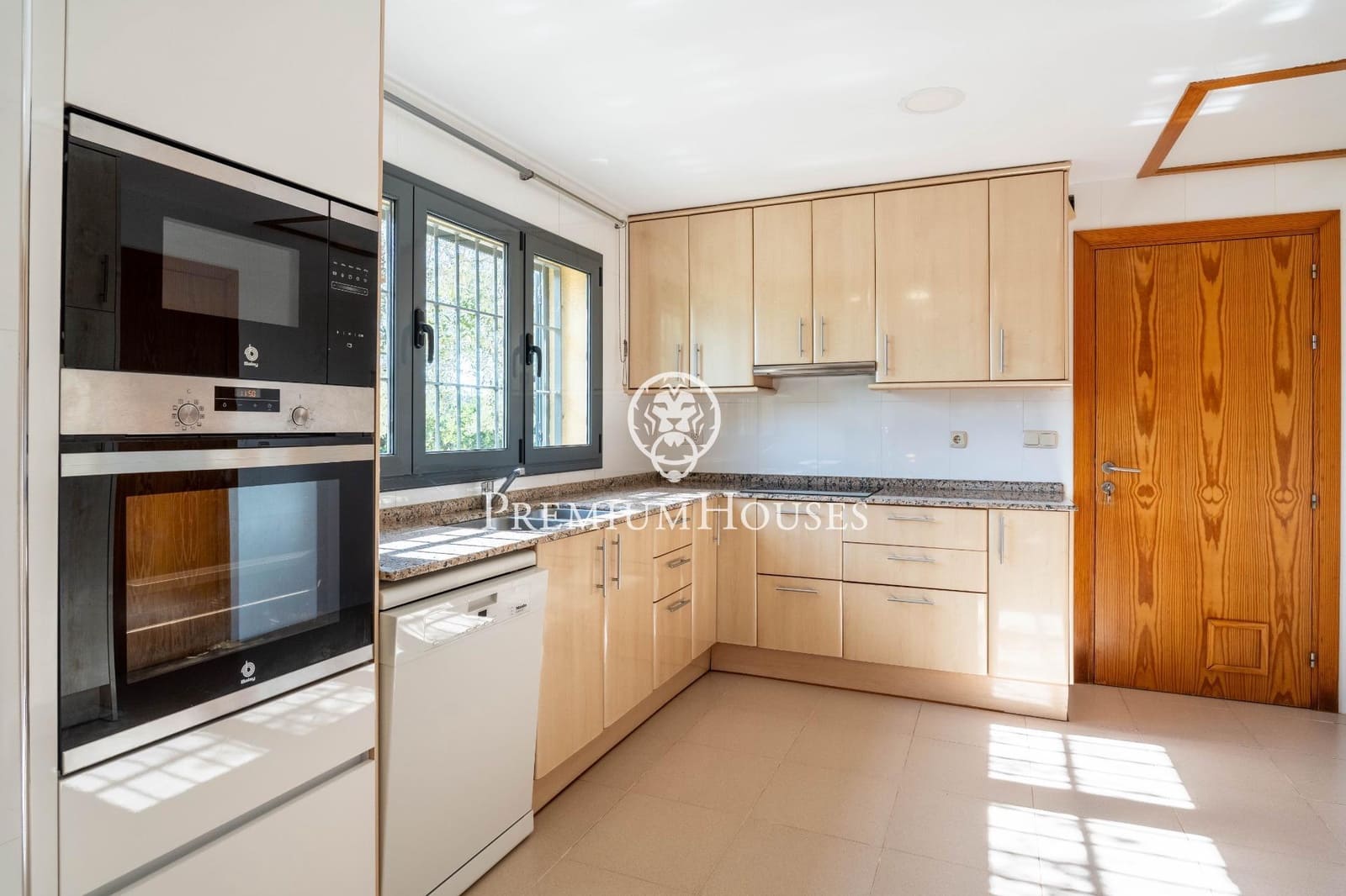 Finca/Casa Rural de 4 habitaciones en Roda de Barà en venta - 1.200.000 € (Ref: 9637802)