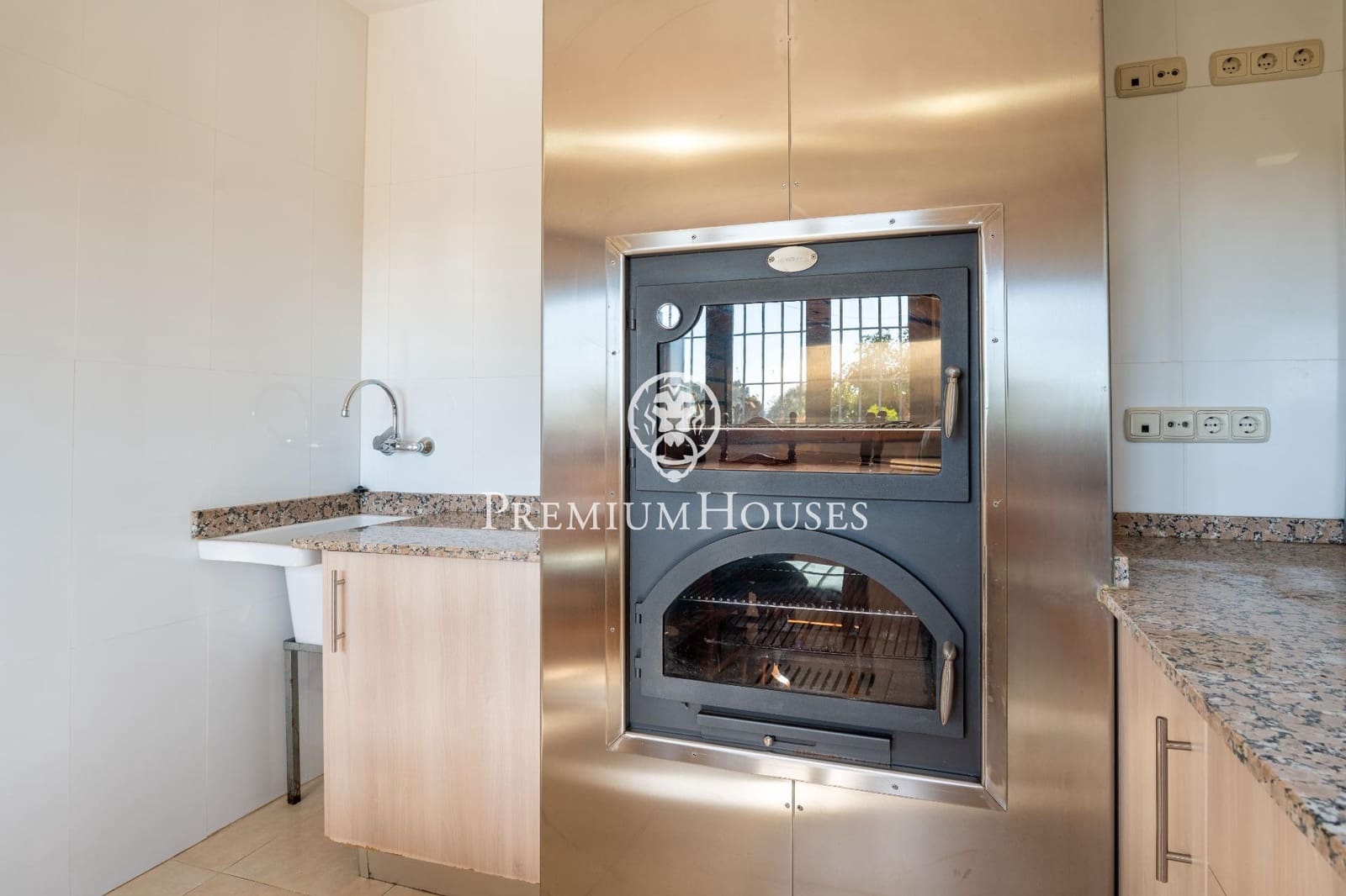 Finca/Casa Rural de 4 habitaciones en Roda de Barà en venta - 1.200.000 € (Ref: 9637802)