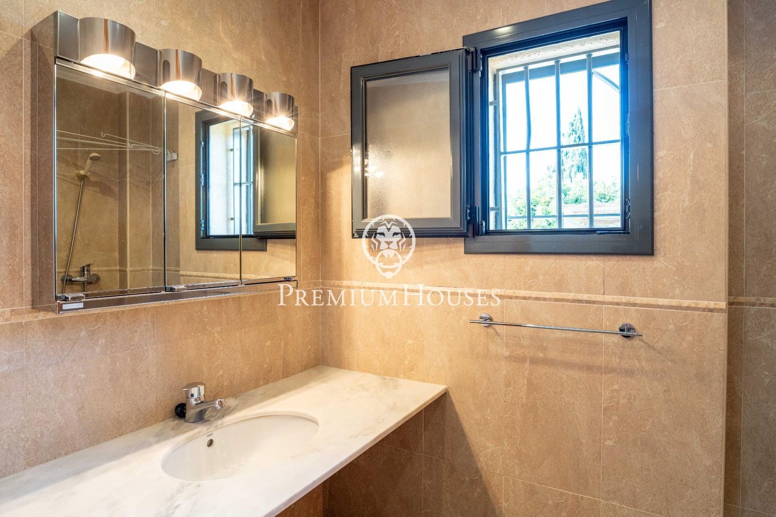 Finca/Casa Rural de 4 habitaciones en Roda de Barà en venta - 1.200.000 € (Ref: 9637802)