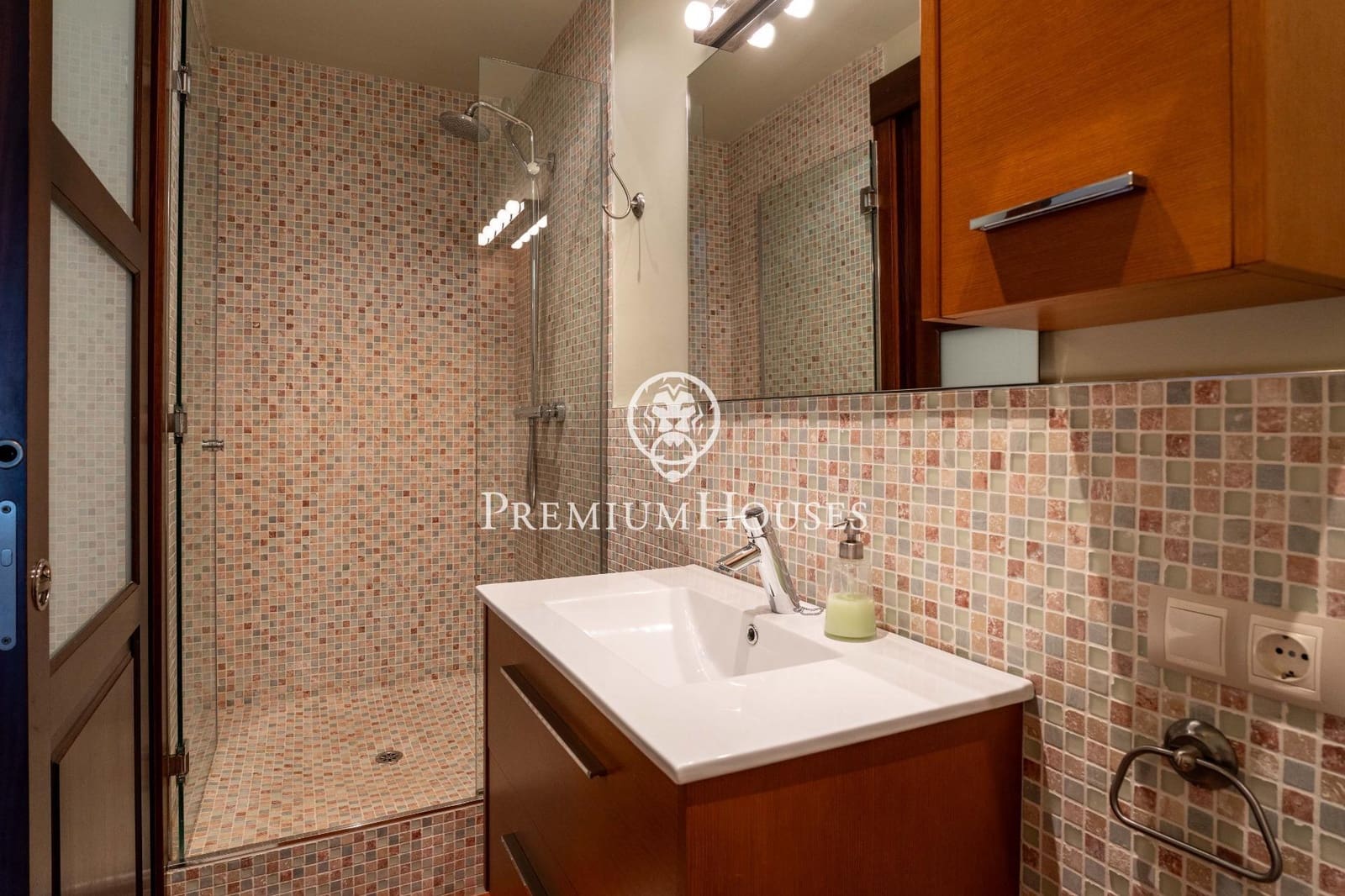 7 sypialnia Finka/Dom wiejski na sprzedaż w El Catllar z basenem garażem - 750 000 € (Ref: 9645271)