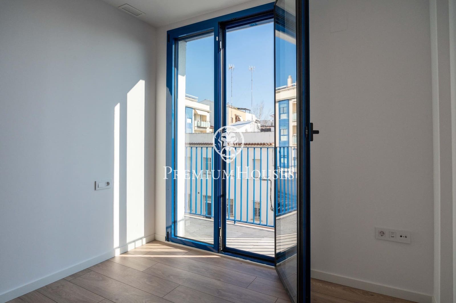 2 bedroom Flat for sale in Vilanova i la Geltru with garage - € 498,000 (Ref: 9674496)