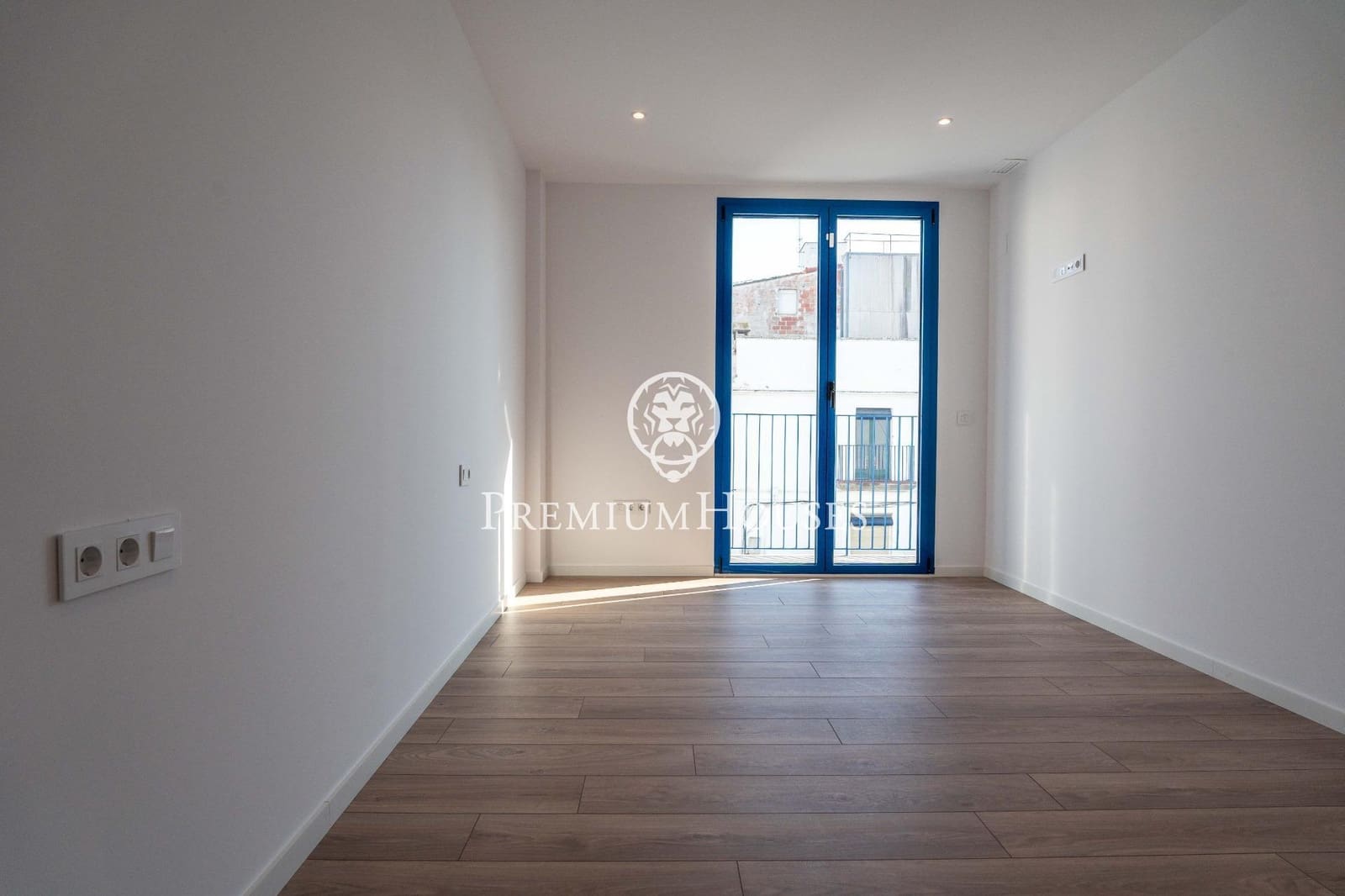 2 bedroom Flat for sale in Vilanova i la Geltru with garage - € 498,000 (Ref: 9674496)