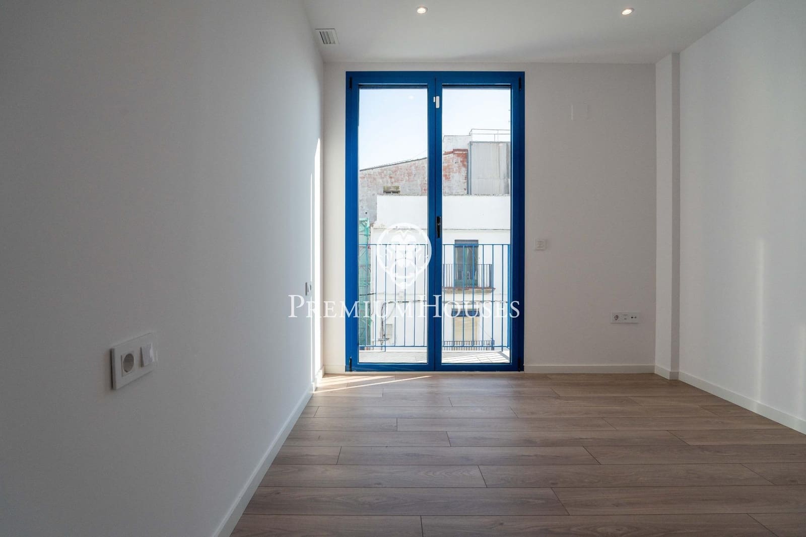 2 bedroom Flat for sale in Vilanova i la Geltru with garage - € 498,000 (Ref: 9674496)