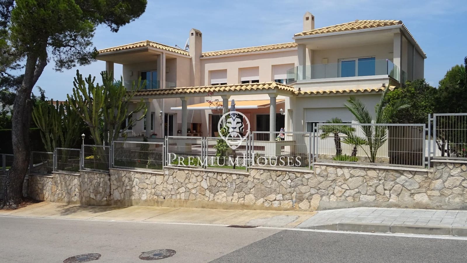 4 bedroom Villa for sale in L'Ametlla de Mar with pool garage - € 1,850,000 (Ref: 9715129)