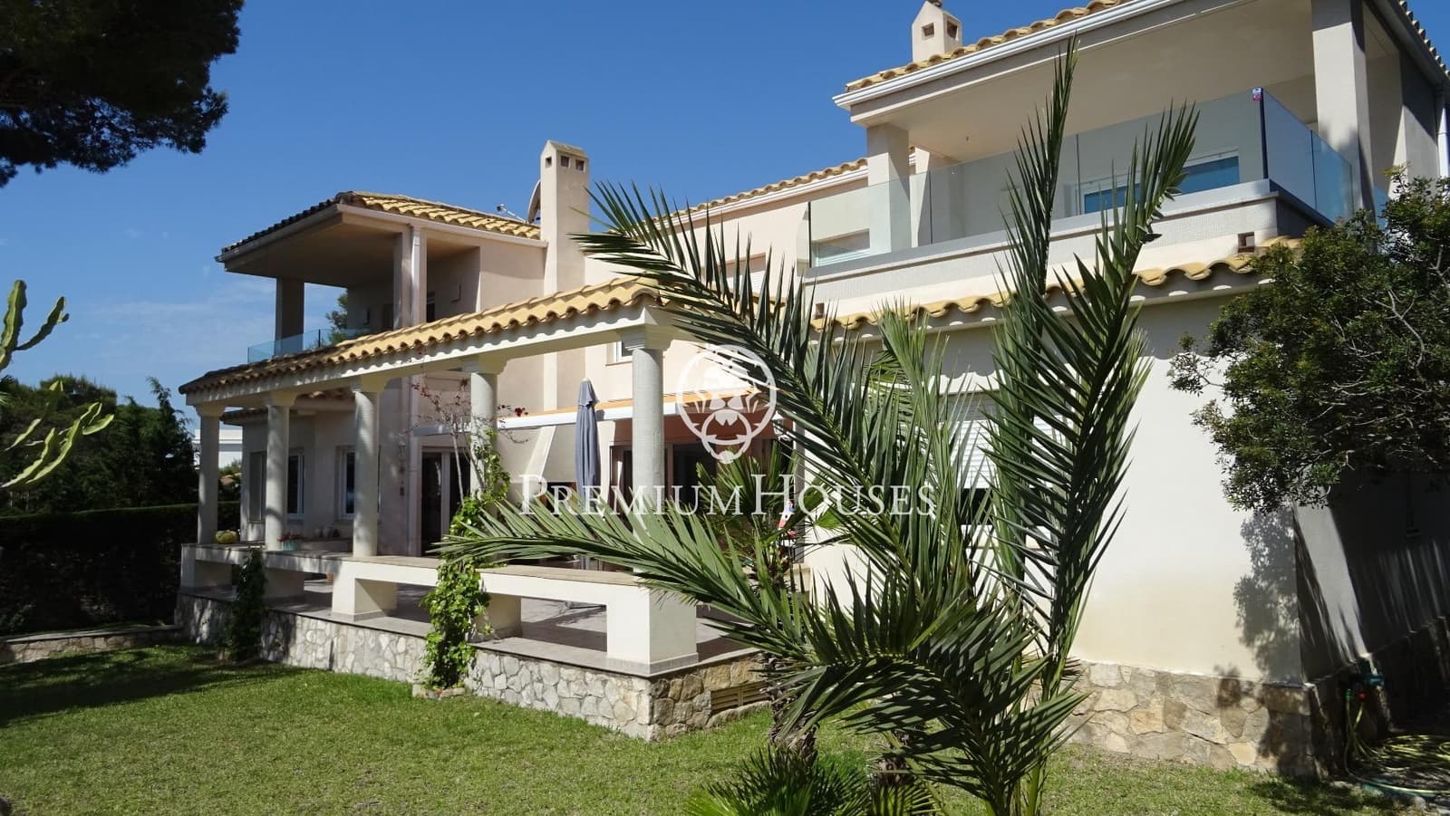 4 bedroom Villa for sale in L'Ametlla de Mar with pool garage - € 1,850,000 (Ref: 9715129)