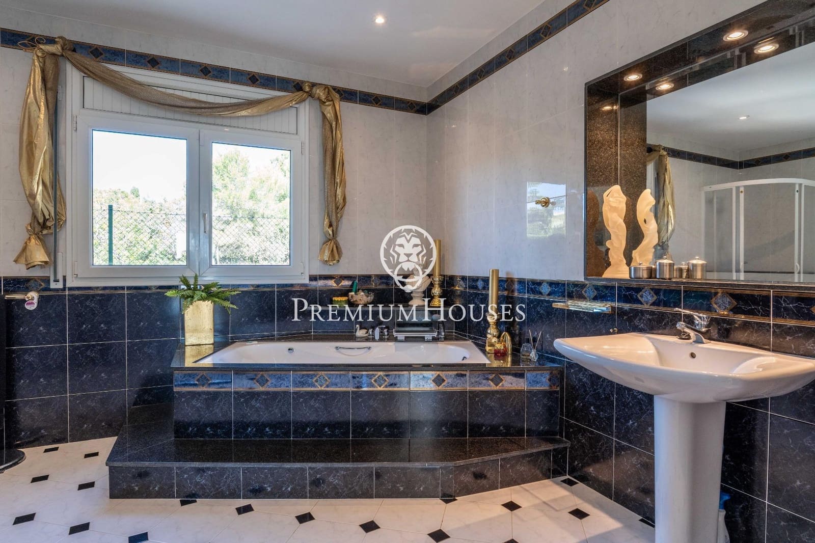 4 sovrum Villa till salu i L'Ametlla de Mar med pool garage - 1 850 000 € (Ref: 9715129)
