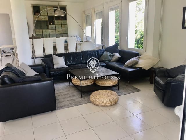 5 soverom Villa til salgs i Sitges med svømmebasseng garasje - € 1 760 000 (Ref: 9732433)