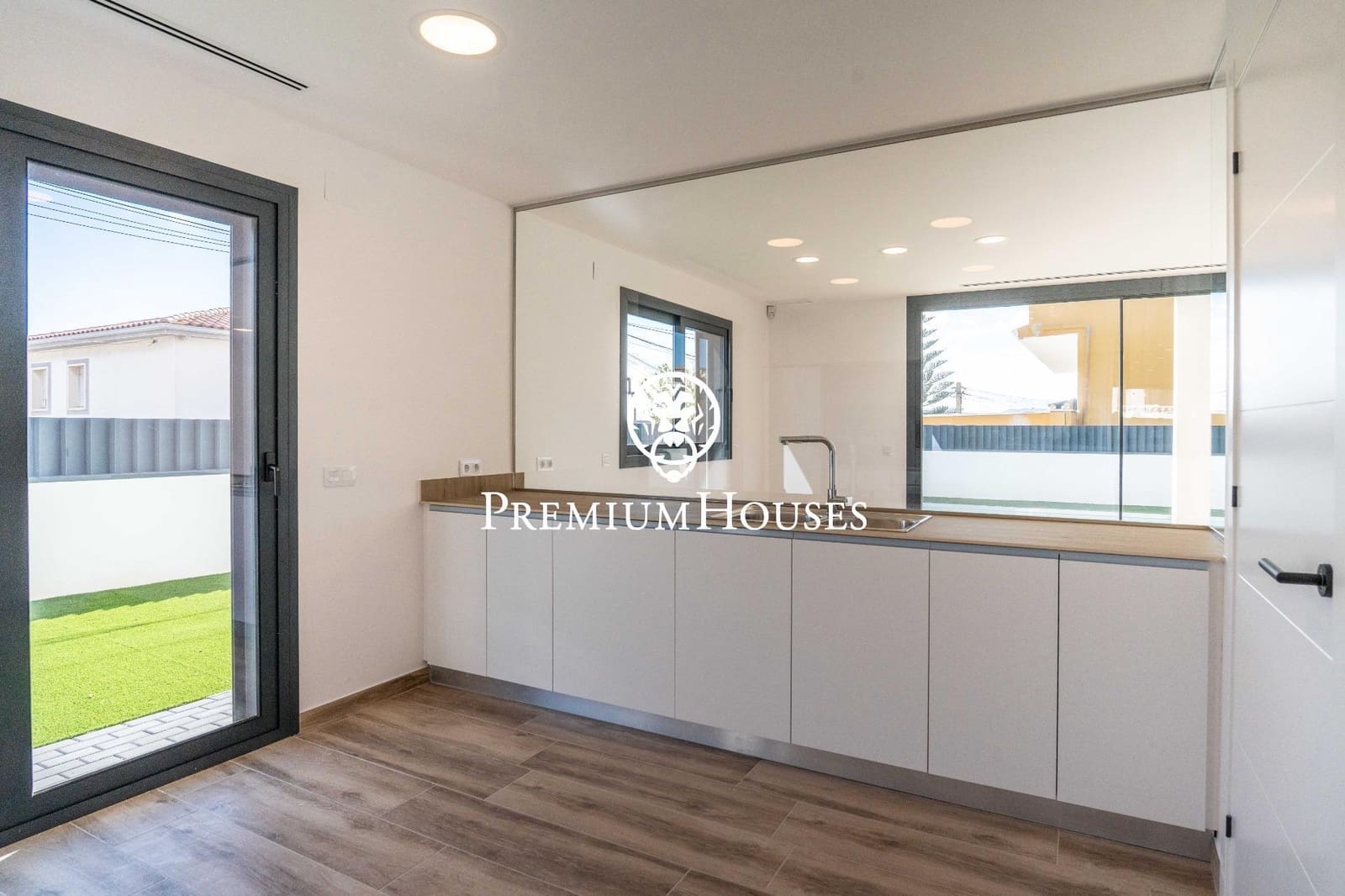 4 Zimmer Villa zu verkaufen in El Vendrell mit Pool - 630.000 € (Ref: 9735818)