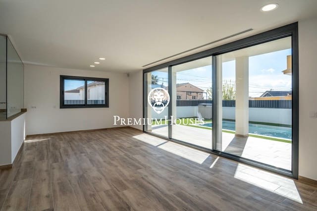 4 Zimmer Villa zu verkaufen in El Vendrell mit Pool - 630.000 € (Ref: 9735818)