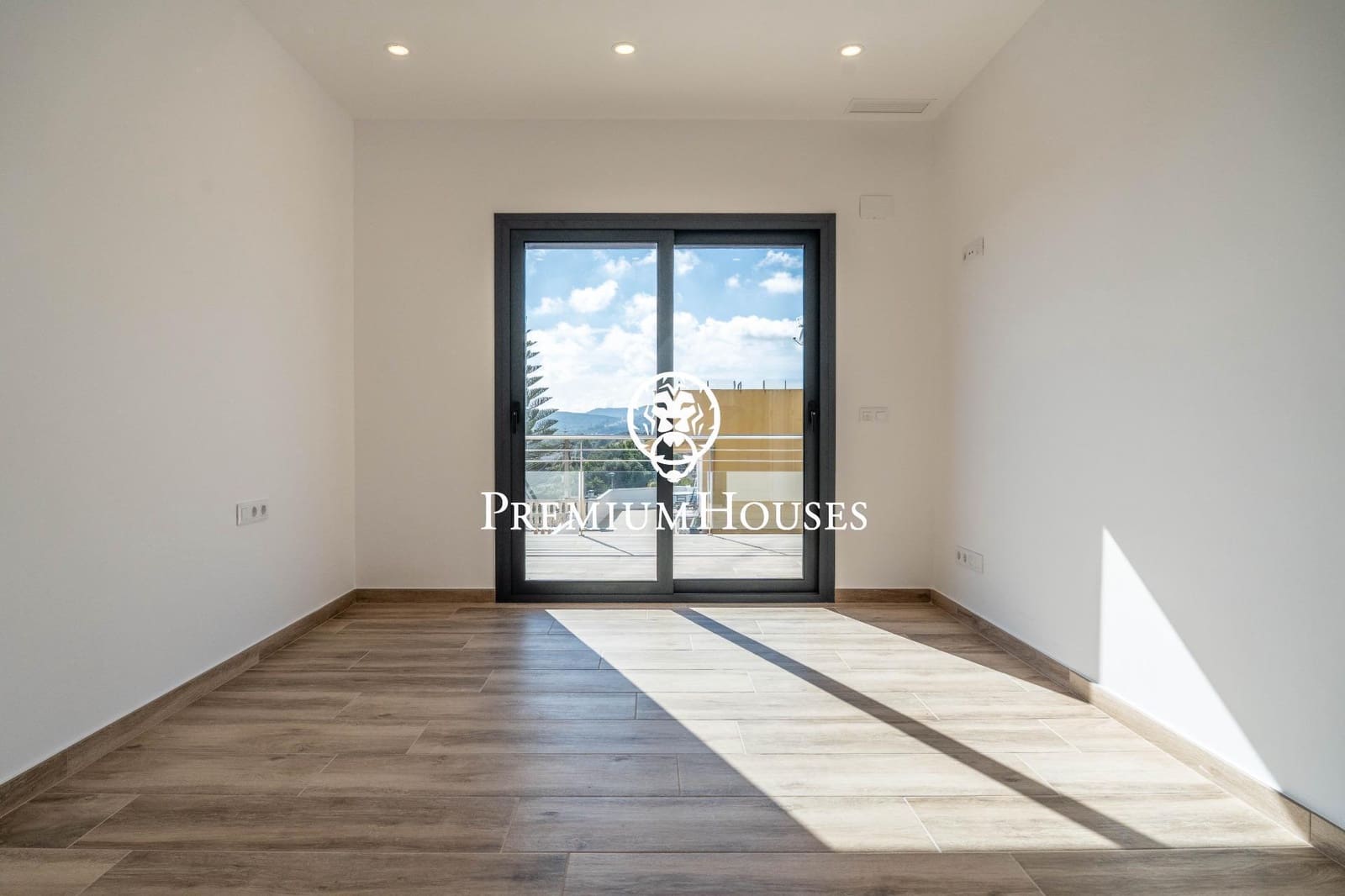 4 Zimmer Villa zu verkaufen in El Vendrell mit Pool - 630.000 € (Ref: 9735818)