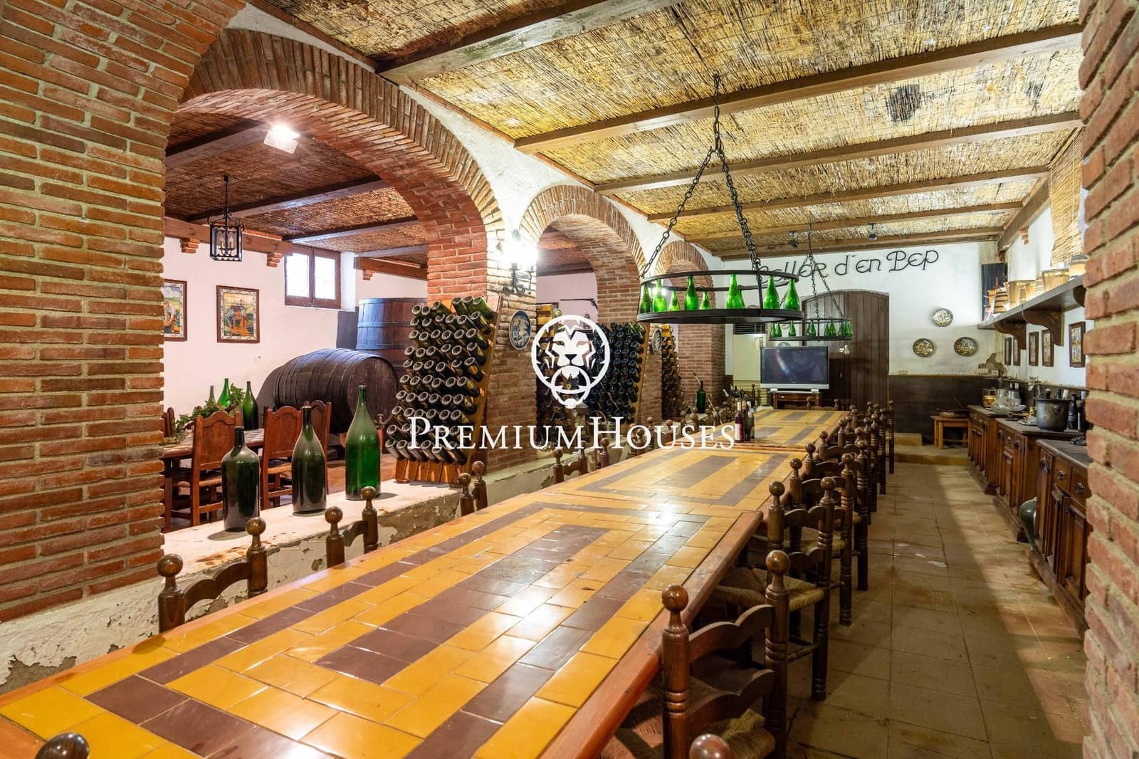 5 bedroom Finca/Country House for sale in Castellet i la Gornal with pool - € 1,400,000 (Ref: 9741910)