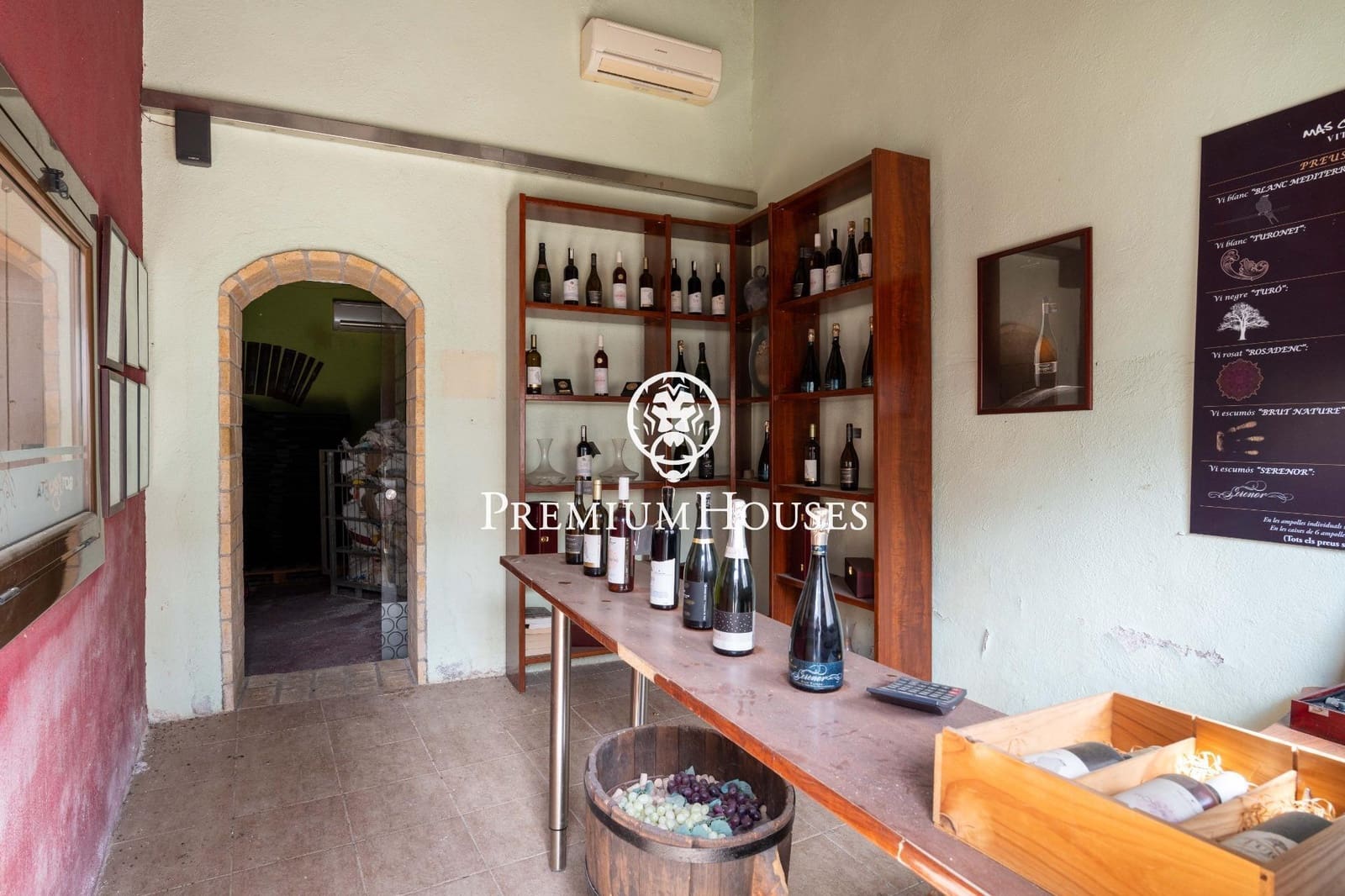 5 bedroom Finca/Country House for sale in Castellet i la Gornal with pool - € 1,400,000 (Ref: 9741910)