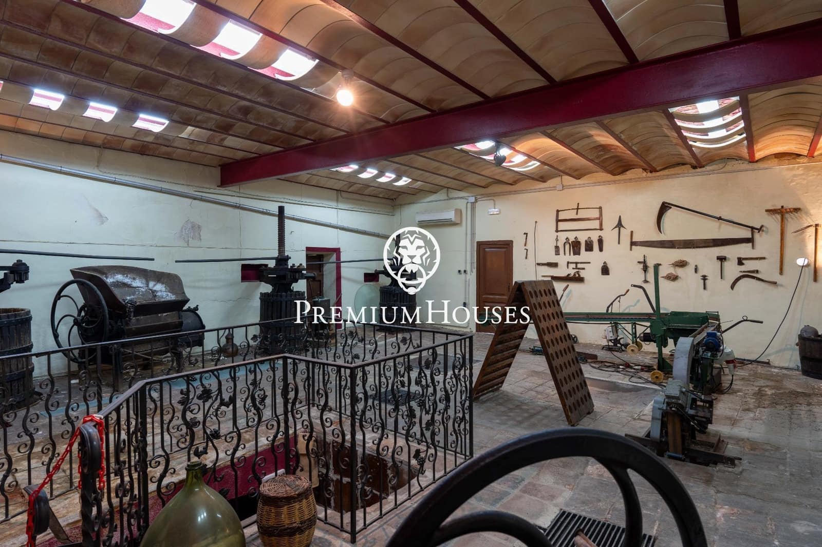 5 bedroom Finca/Country House for sale in Castellet i la Gornal with pool - € 1,400,000 (Ref: 9741910)