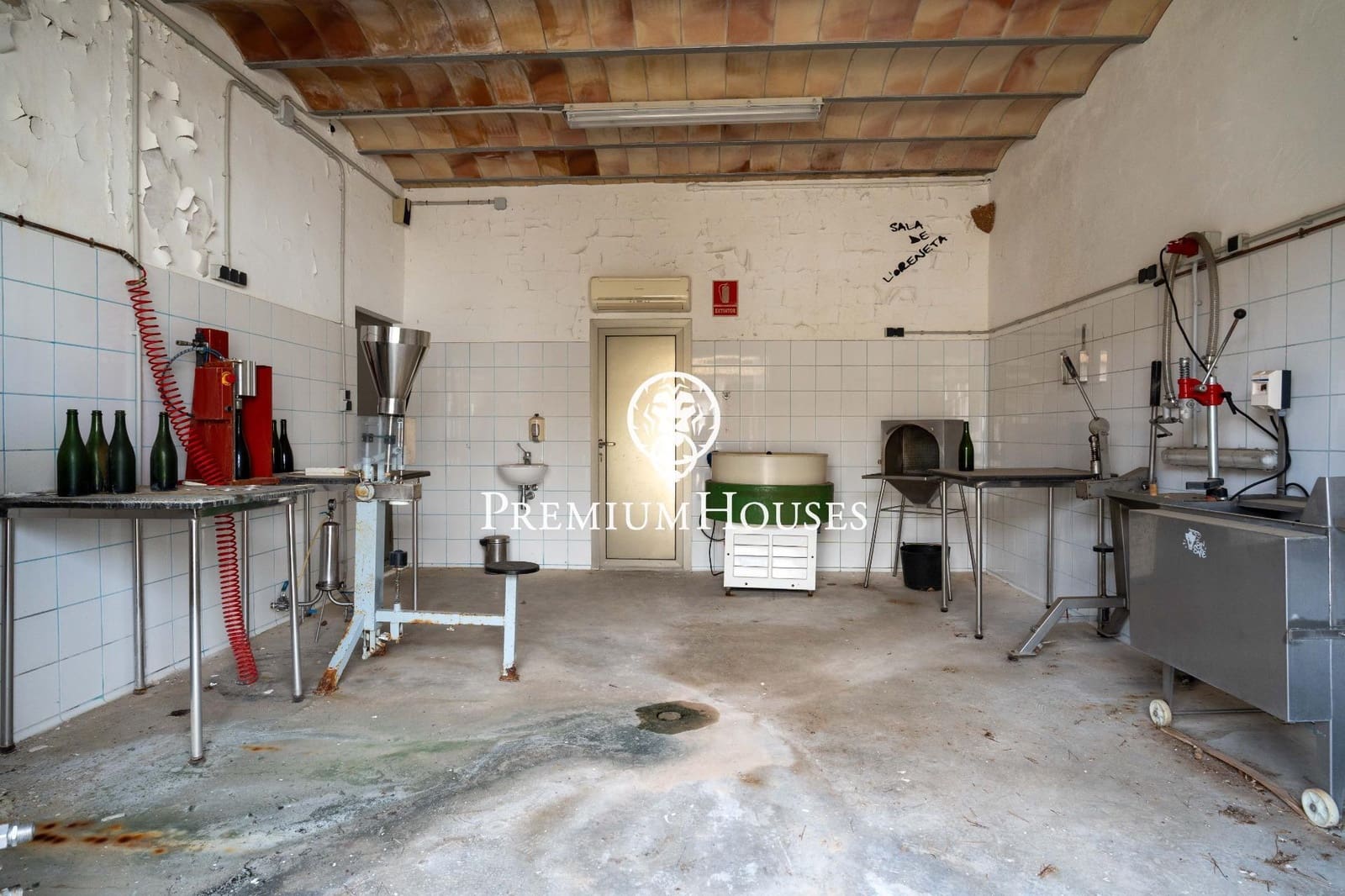 5 bedroom Finca/Country House for sale in Castellet i la Gornal with pool - € 1,400,000 (Ref: 9741910)