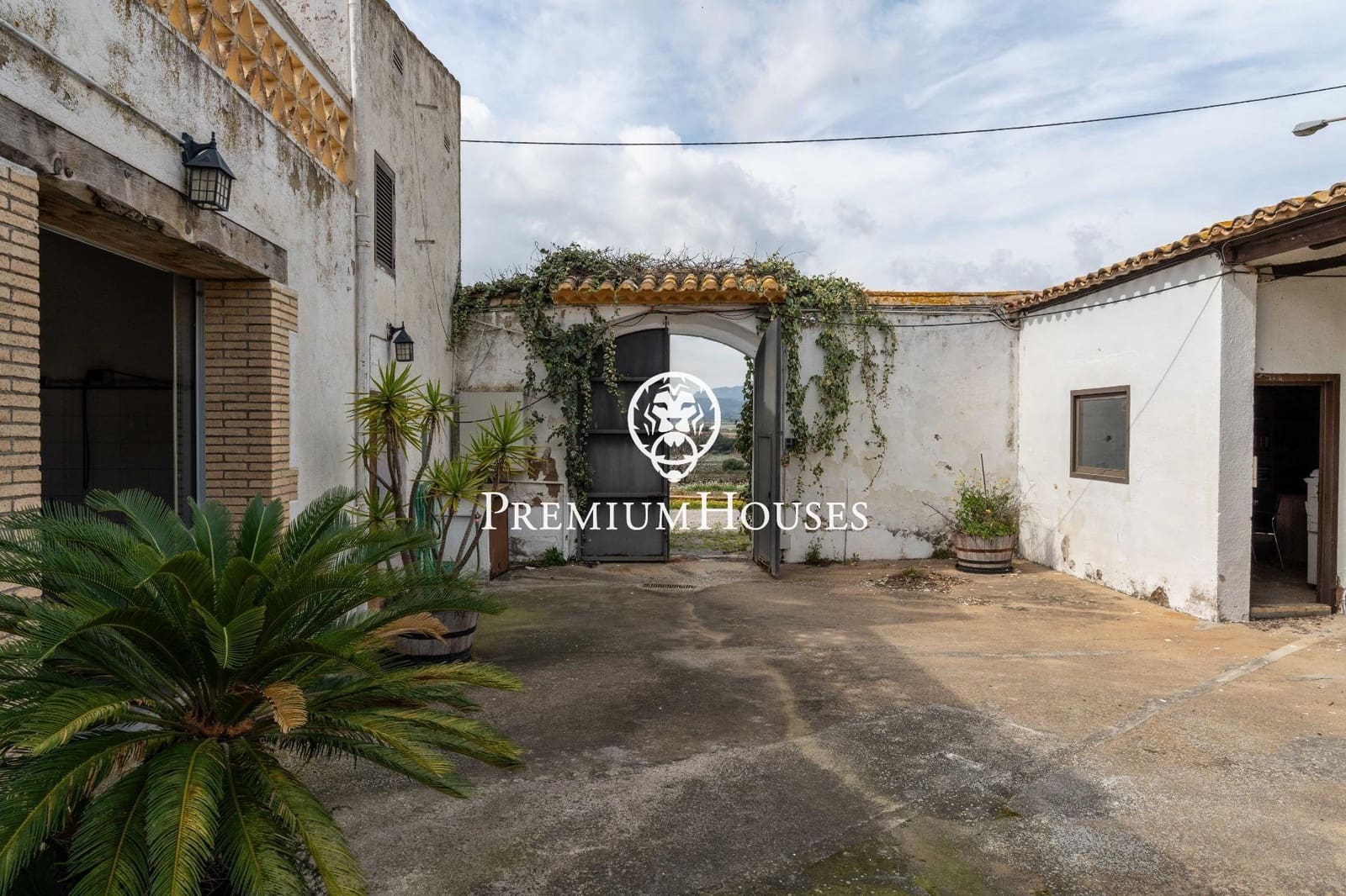 5 bedroom Finca/Country House for sale in Castellet i la Gornal with pool - € 1,400,000 (Ref: 9741910)