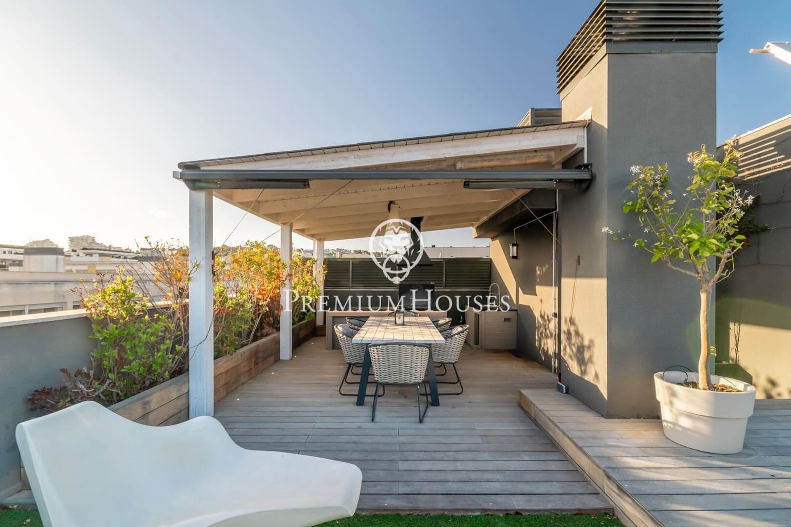 4 makuuhuone Kattohuoneisto vuokrattavana paikassa Sitges mukana uima-altaan - 8 000 € (Ref: 9762166)