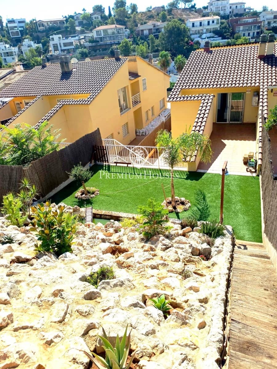 4 chambre Villa/Maison Semi-Mitoyenne à vendre à Sitges avec piscine - 875 000 € (Ref: 9762168)