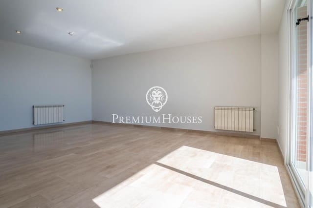 Apartamento de 3 habitaciones en Les Botigues de Sitges, Sitges en venta con piscina - 799.000 € (Ref: 9788573)