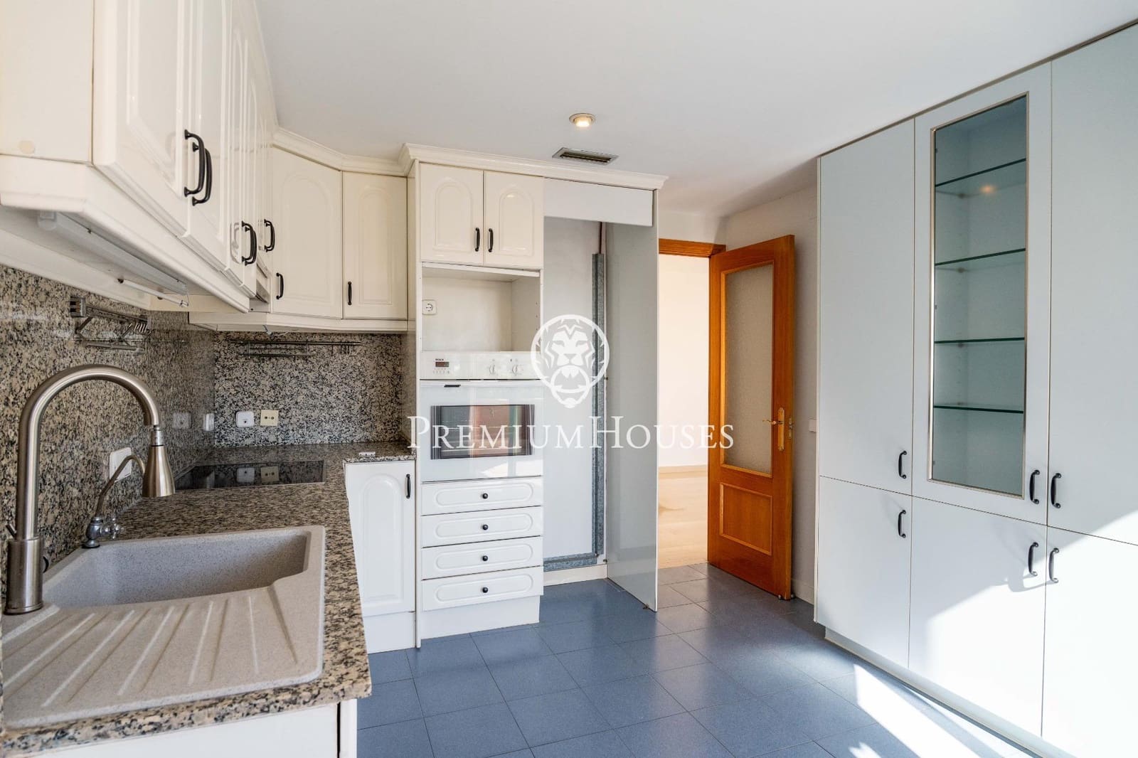 Apartamento de 3 habitaciones en Les Botigues de Sitges en venta con piscina - 799.000 € (Ref: 9788573)