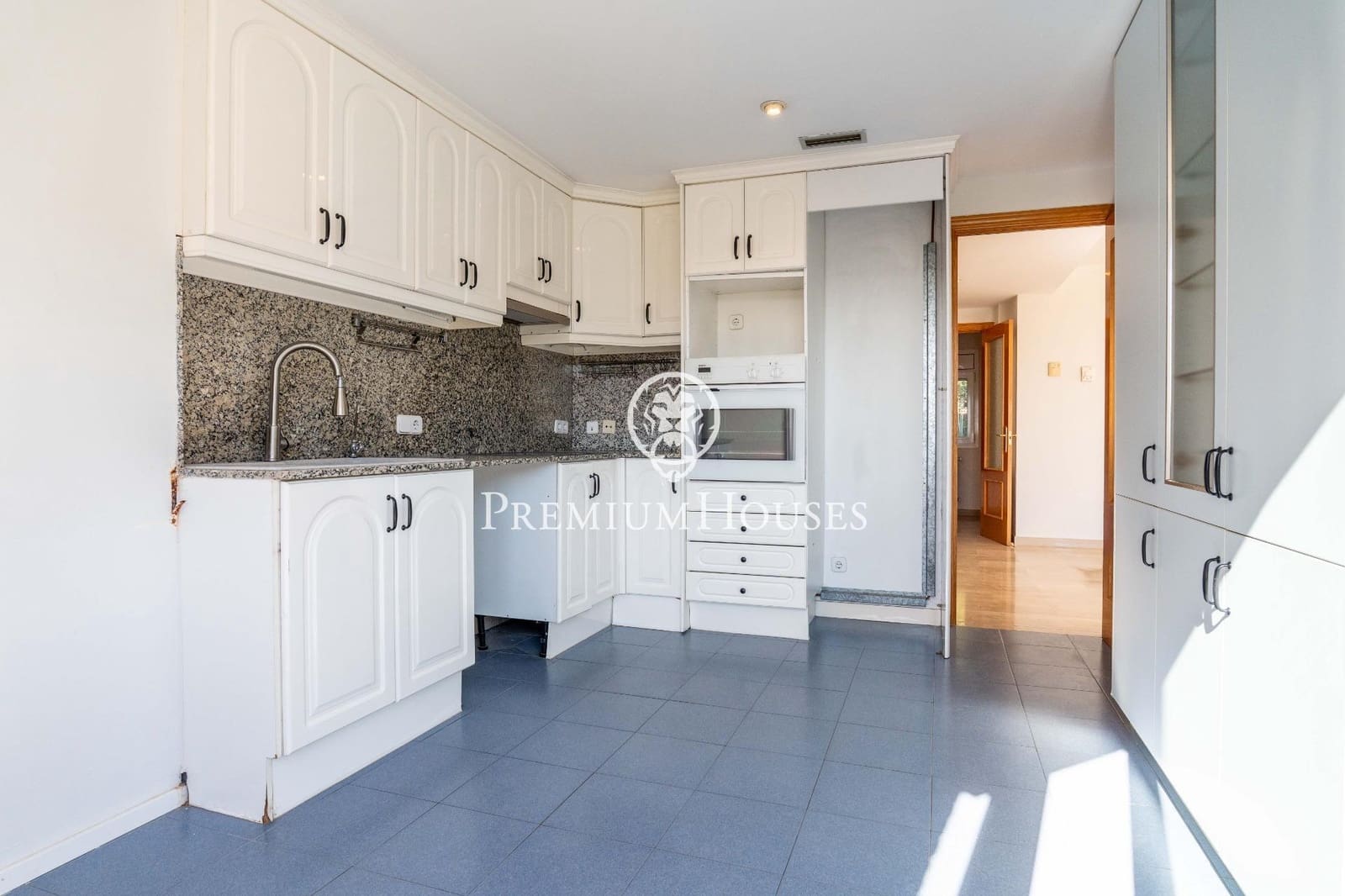 Apartamento de 3 habitaciones en Les Botigues de Sitges en venta con piscina - 799.000 € (Ref: 9788573)