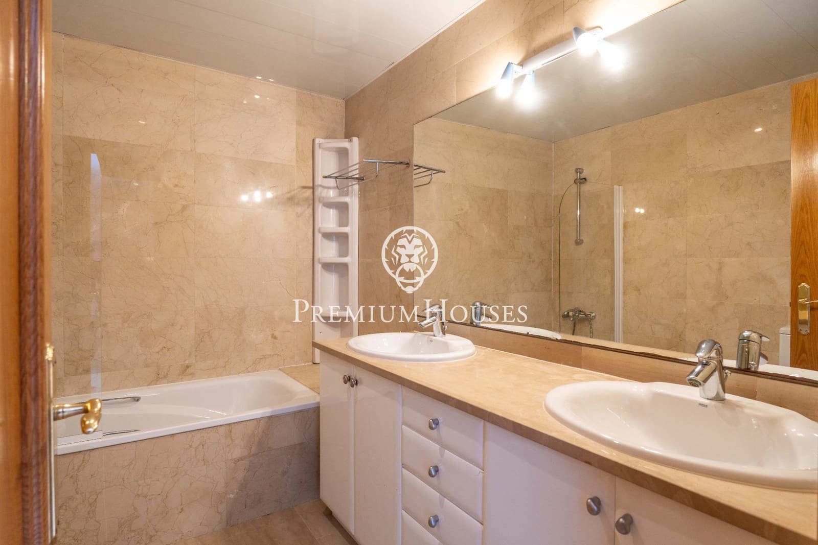Apartamento de 3 habitaciones en Les Botigues de Sitges en venta con piscina - 799.000 € (Ref: 9788573)