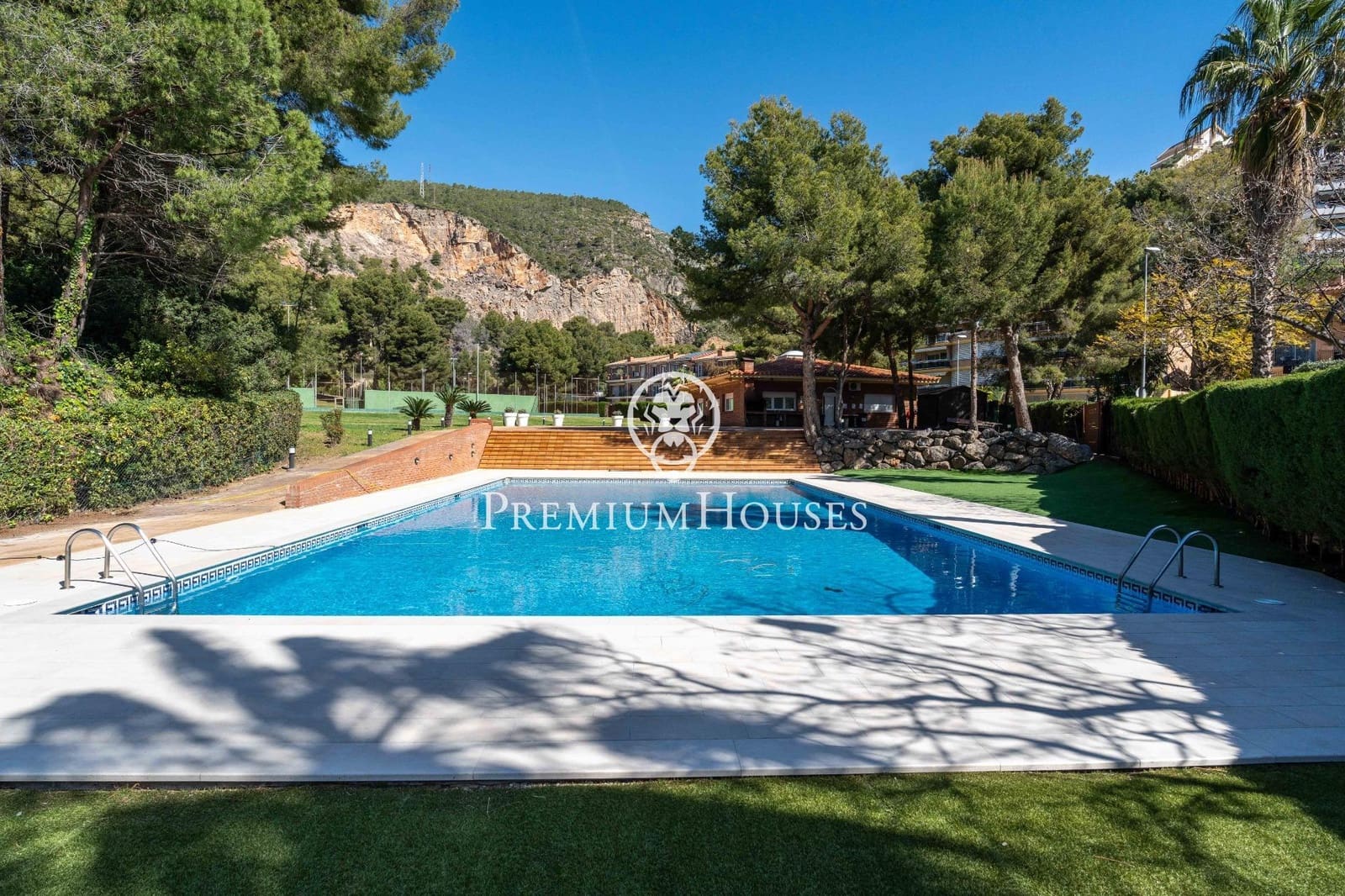 Apartamento de 3 habitaciones en Les Botigues de Sitges en venta con piscina - 799.000 € (Ref: 9788573)