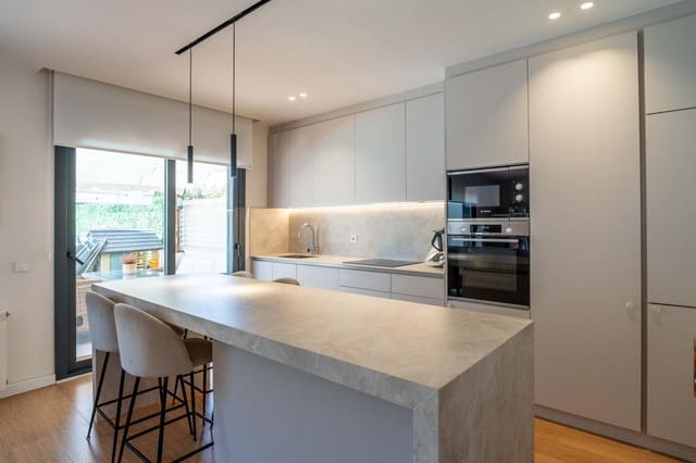 3 soveværelse Rækkehus til salg i Vilanova i la Geltrú med swimmingpool garage - € 519.000 (Ref: 9791273)