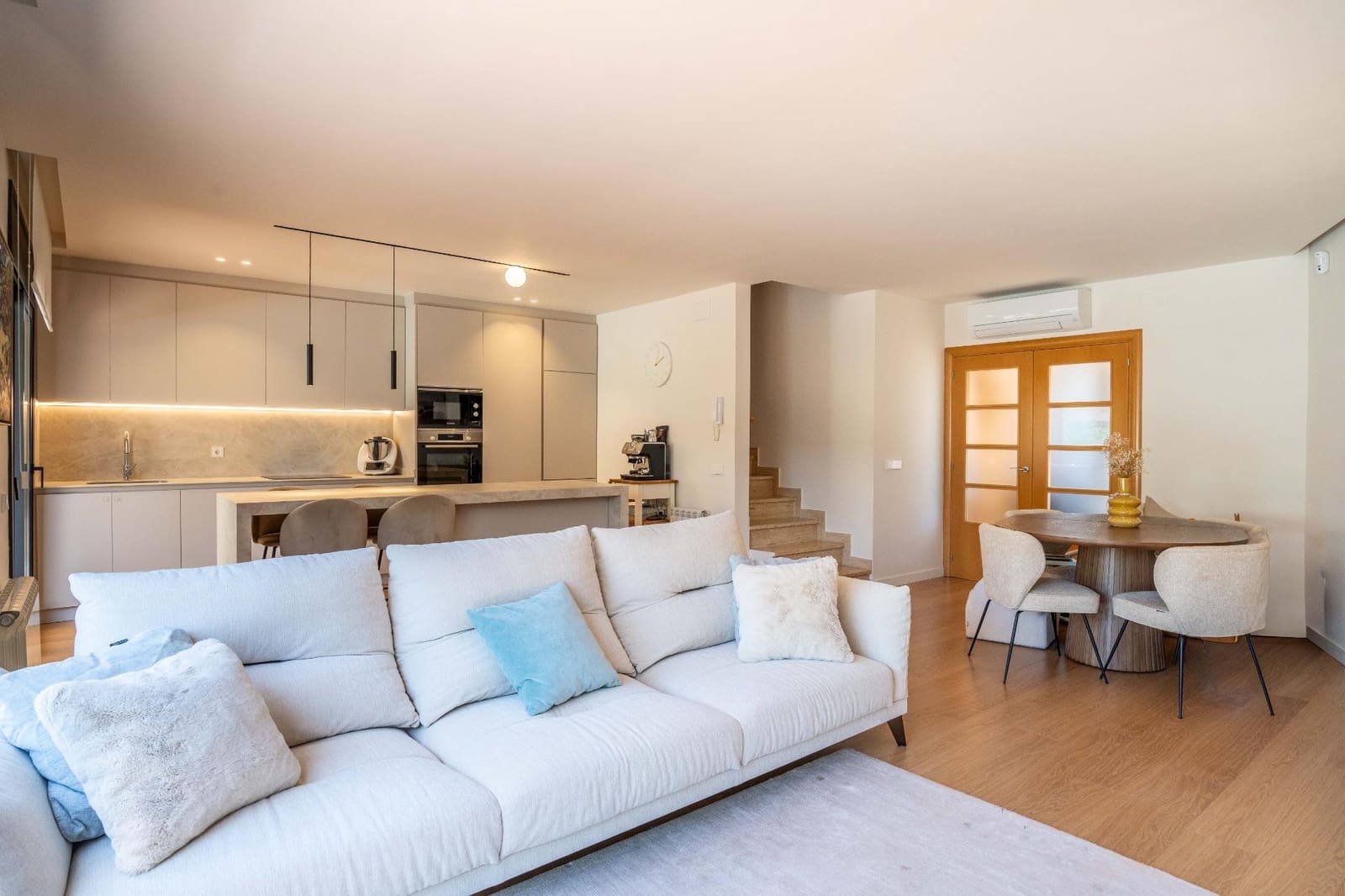 3 soveværelse Rækkehus til salg i Vilanova i la Geltru med swimmingpool garage - € 519.000 (Ref: 9791273)