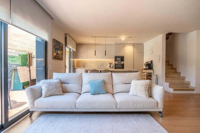 3 soveværelse Rækkehus til salg i Vilanova i la Geltrú med swimmingpool garage - € 519.000 (Ref: 9791273)