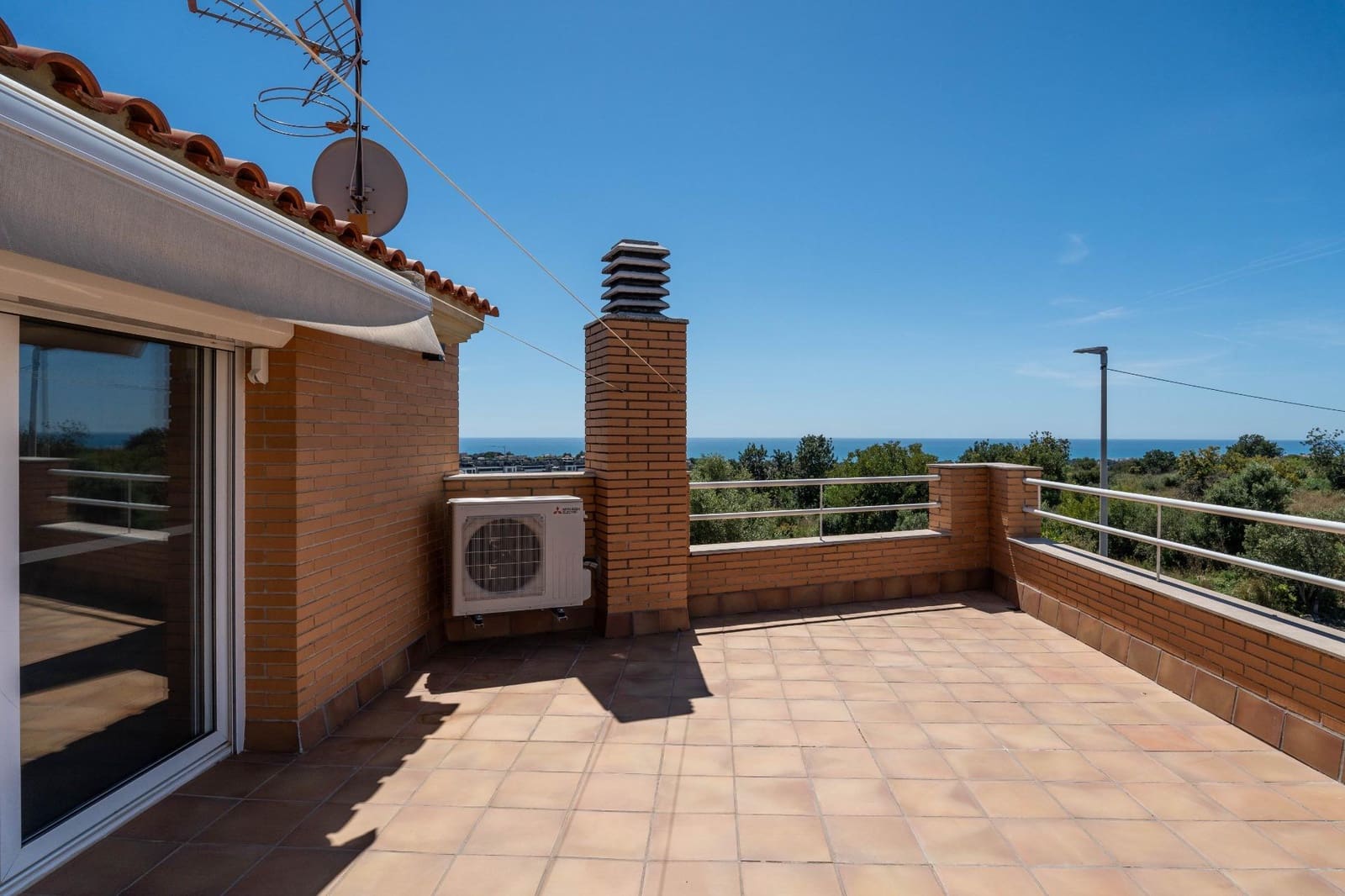 3 soveværelse Rækkehus til salg i Vilanova i la Geltru med swimmingpool garage - € 519.000 (Ref: 9791273)