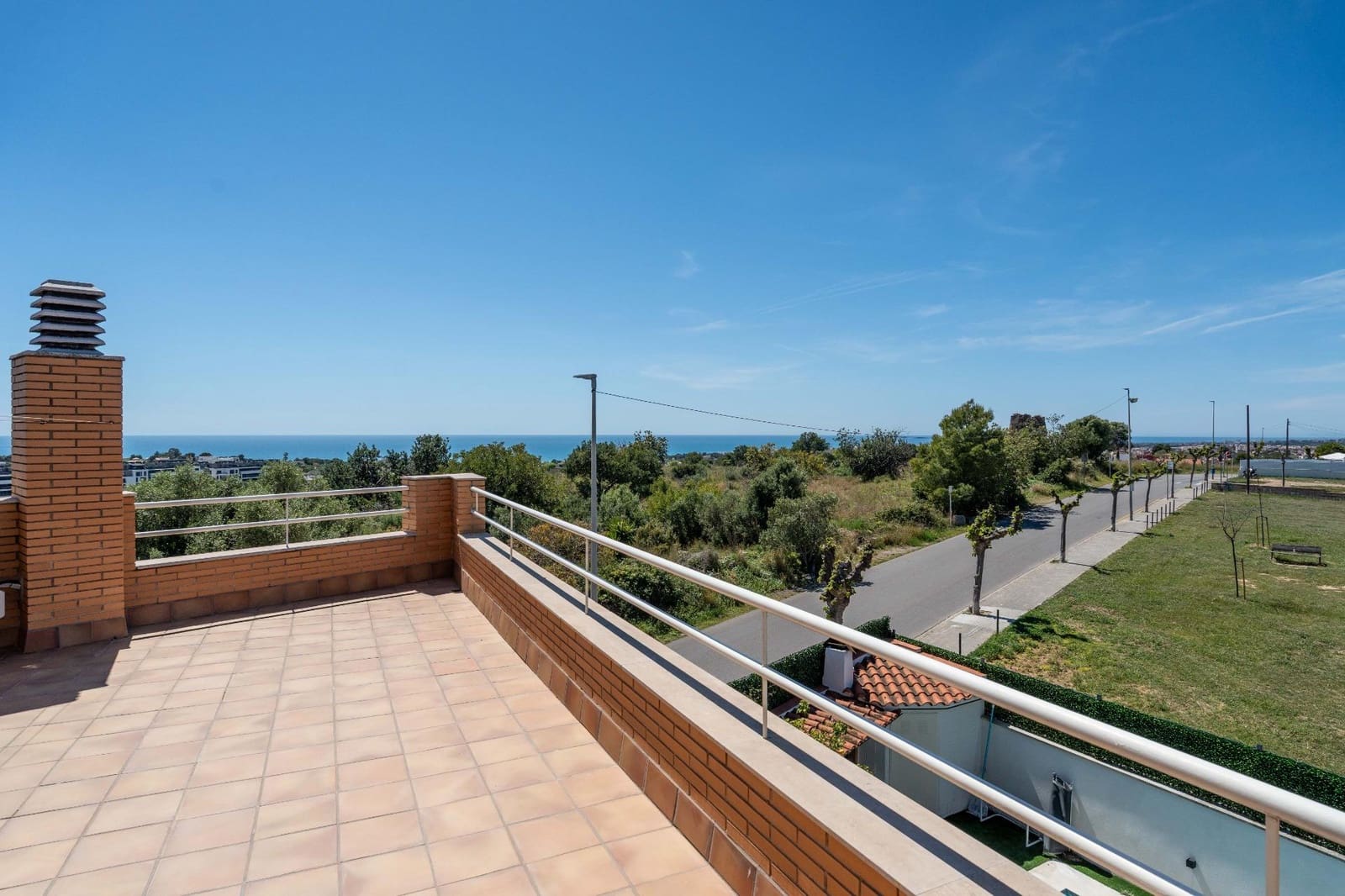3 soveværelse Rækkehus til salg i Vilanova i la Geltru med swimmingpool garage - € 519.000 (Ref: 9791273)