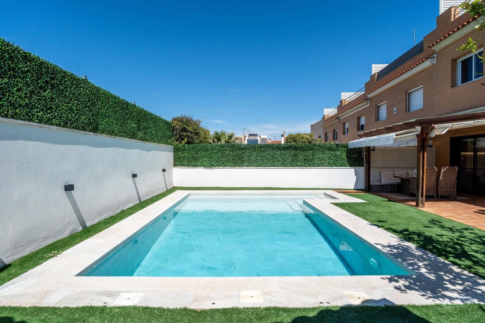 3 soveværelse Rækkehus til salg i Vilanova i la Geltru med swimmingpool garage - € 519.000 (Ref: 9791273)