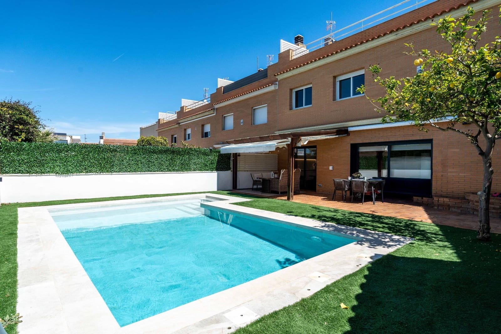 3 soveværelse Rækkehus til salg i Vilanova i la Geltru med swimmingpool garage - € 519.000 (Ref: 9791273)