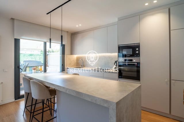 Adosado de 3 habitaciones en Vilanova i la Geltrú en venta con piscina garaje - 519.000 € (Ref: 9791273)