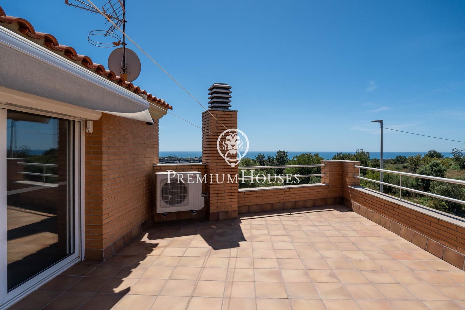 3 bedroom Terraced Villa for sale in Vilanova i la Geltru with pool garage - € 519,000 (Ref: 9791273)