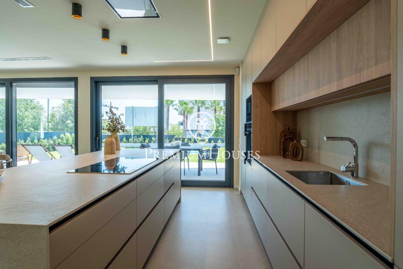 5 soverom Villa til salgs i Sitges med svømmebasseng garasje - € 2 709 000 (Ref: 9794909)