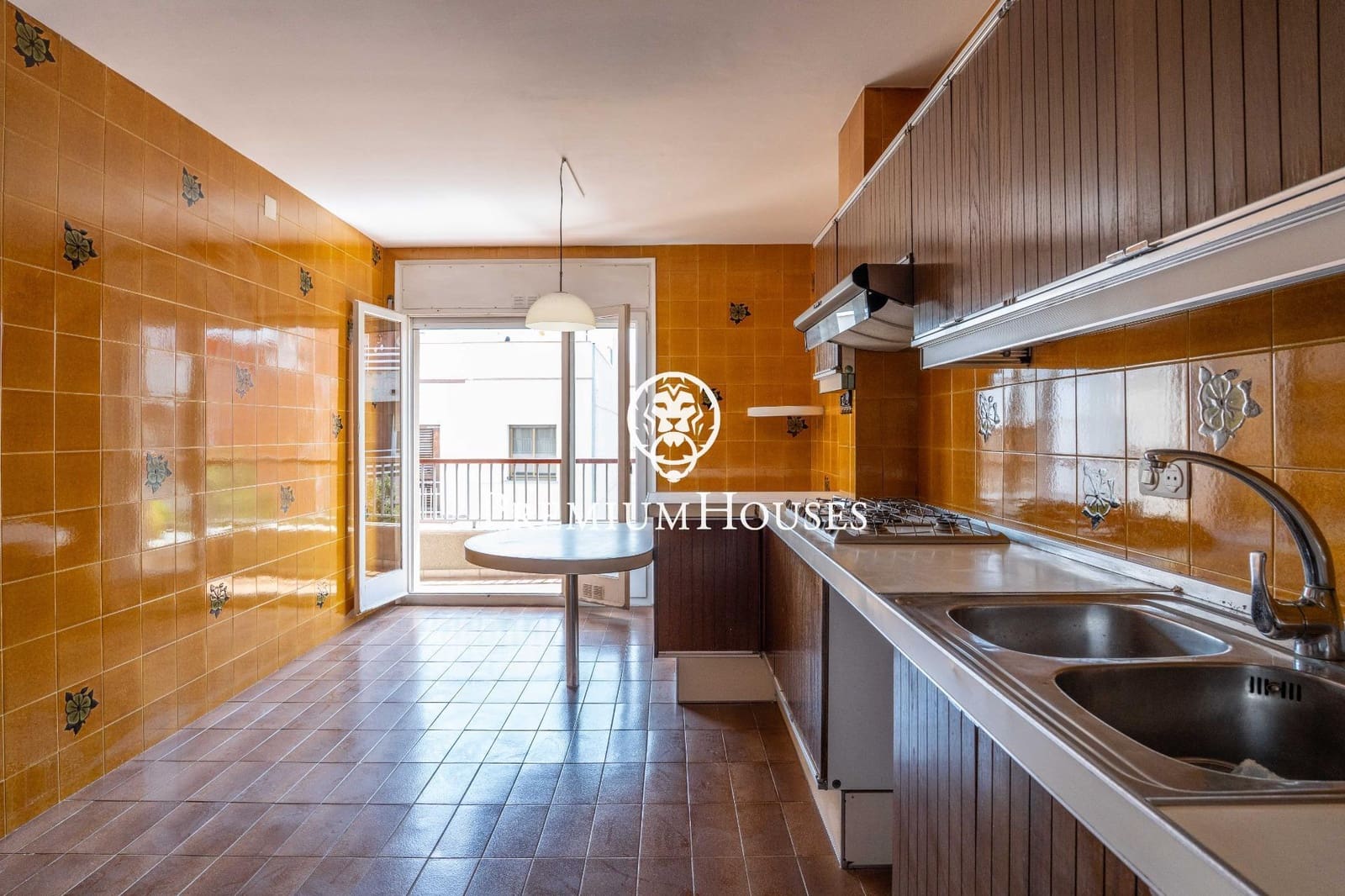 6 bedroom Flat for sale in Vilanova i la Geltru - € 495,000 (Ref: 9812327)