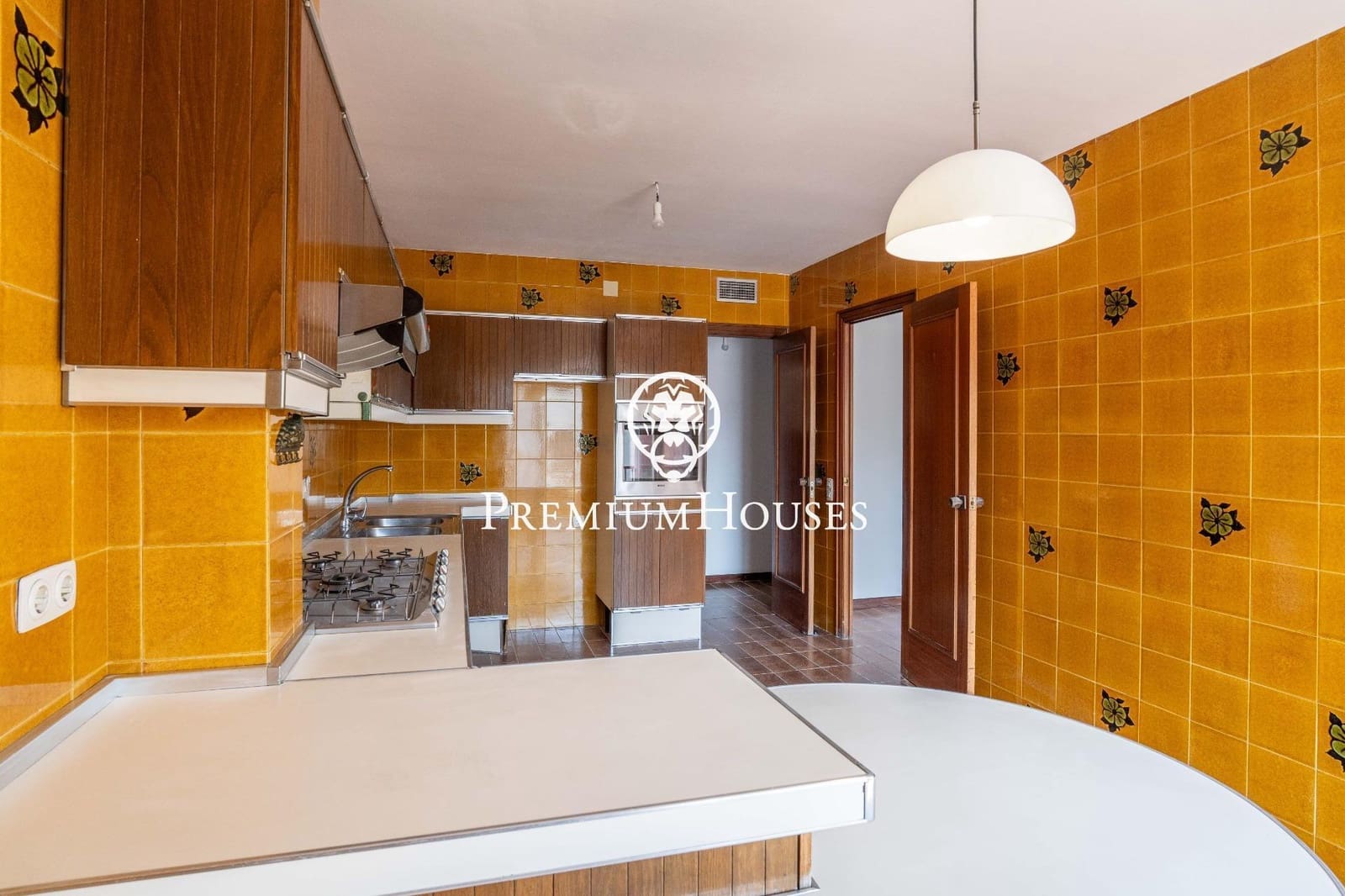 6 bedroom Flat for sale in Vilanova i la Geltru - € 495,000 (Ref: 9812327)