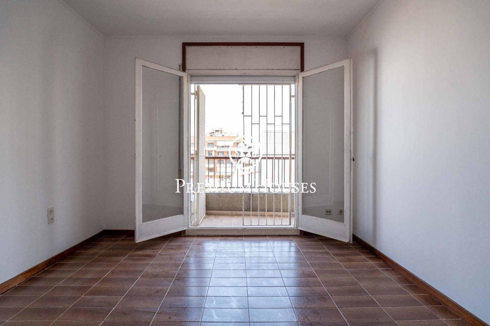 6 bedroom Flat for sale in Vilanova i la Geltru - € 495,000 (Ref: 9812327)